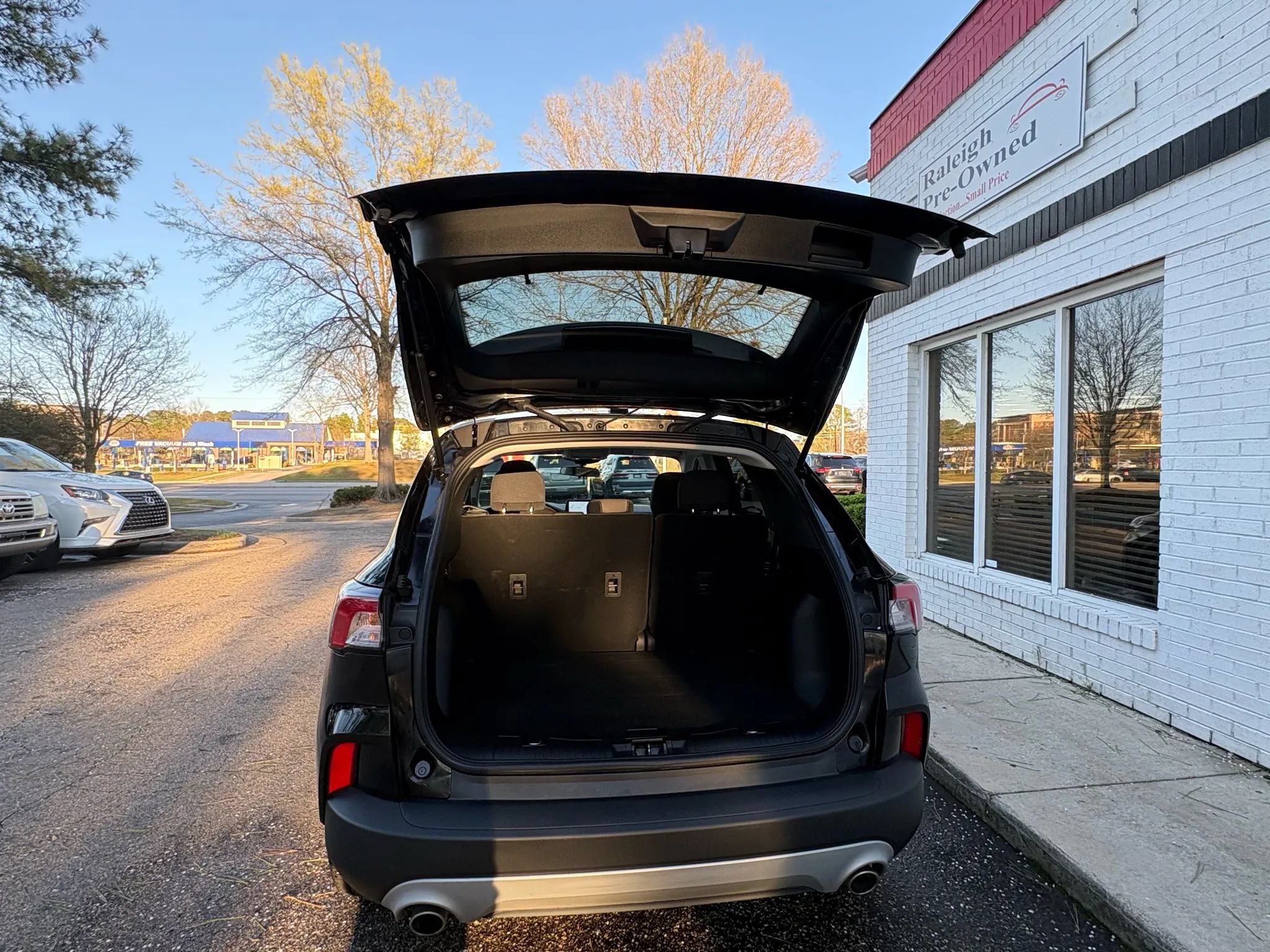 Used 2022 Ford Escape SE FWD image 17