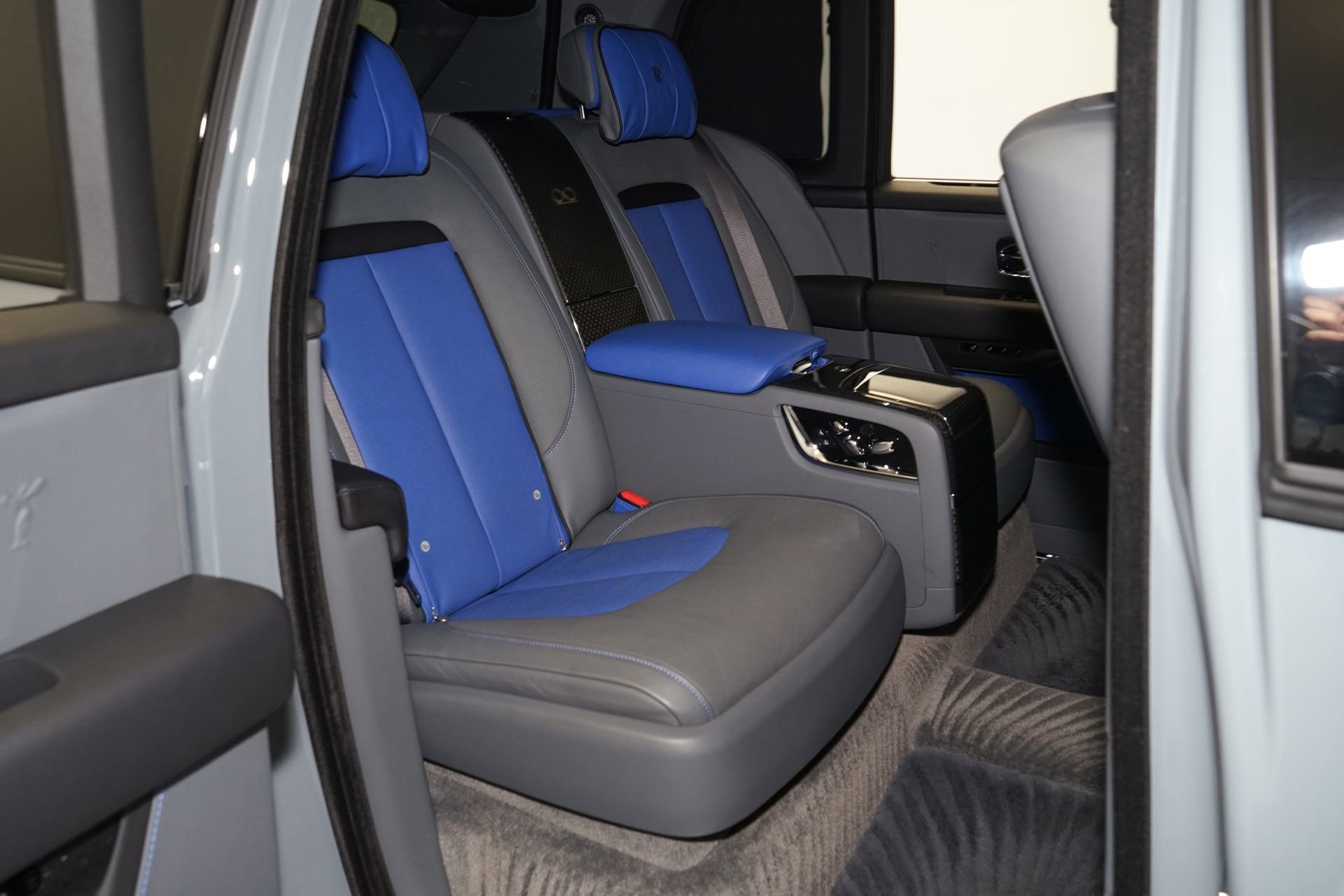 Used 2023 Rolls-Royce Cullinan Black Badge w/ Driver's Package image 25