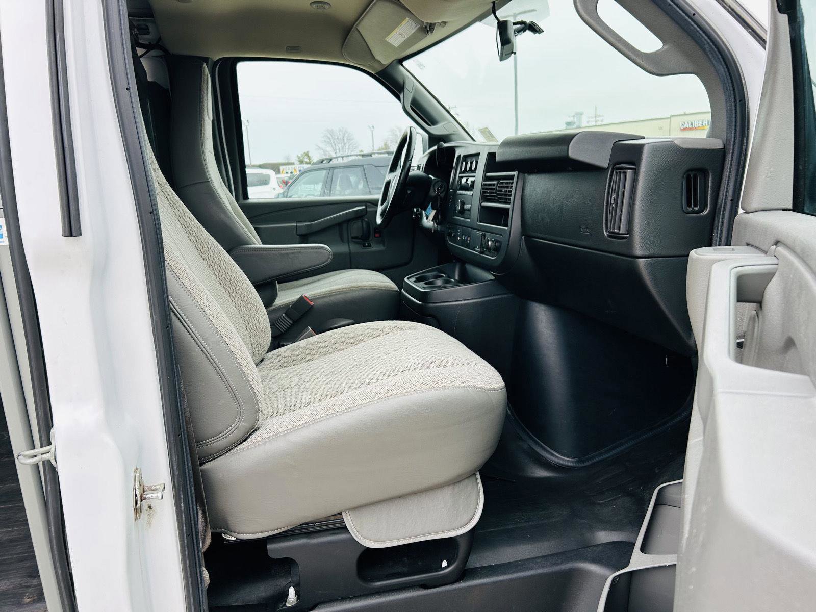 Used 2020 GMC Savana 2500 Extended w/ Driver Convenience Package image 19