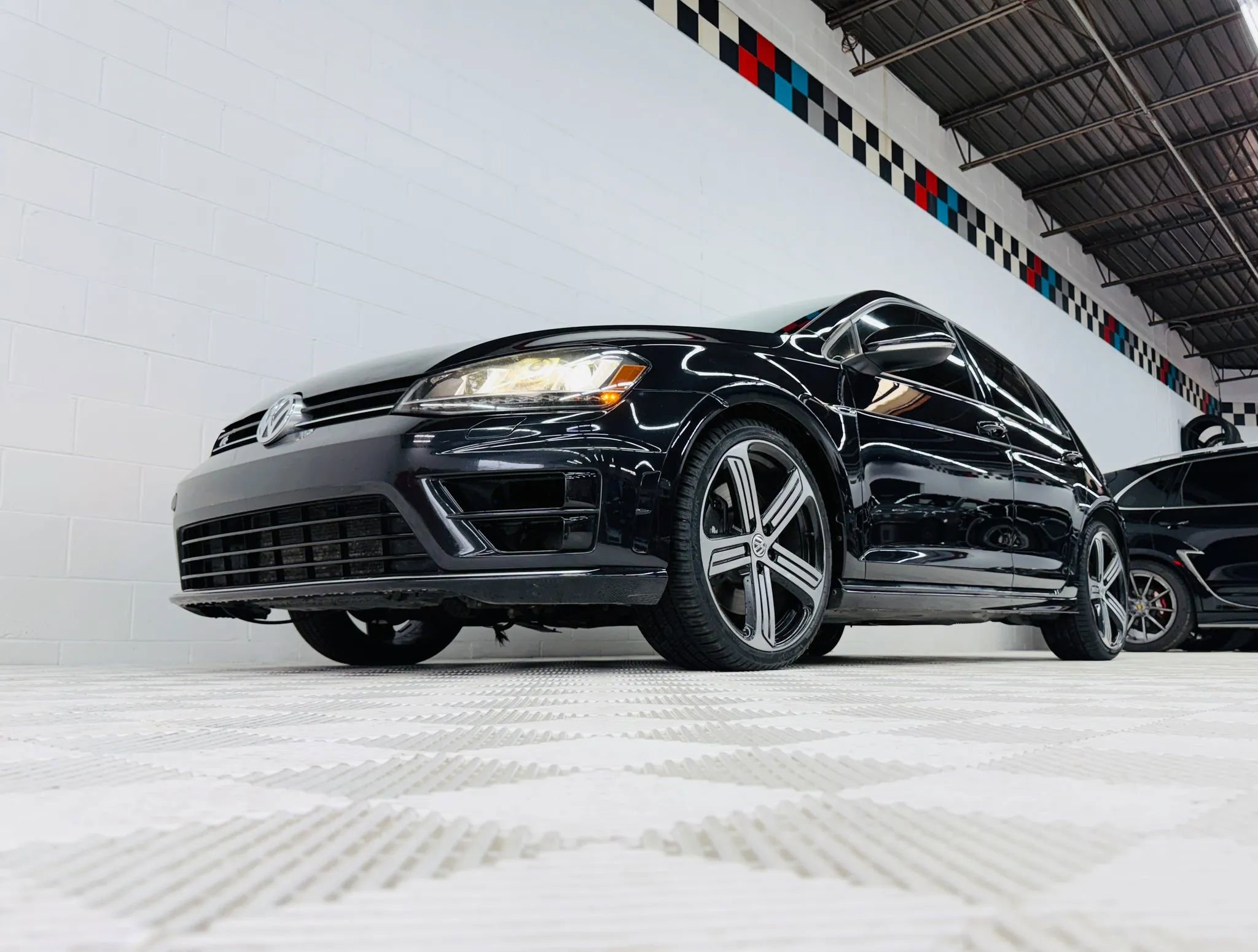 Used 2016 Volkswagen Golf R 4-Door image 24