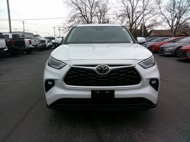 Used 2023 Toyota Highlander XLE image 7