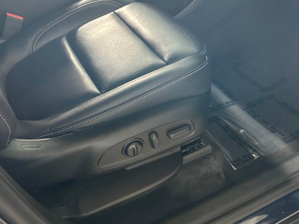 Used 2023 Chevrolet Traverse LT image 26