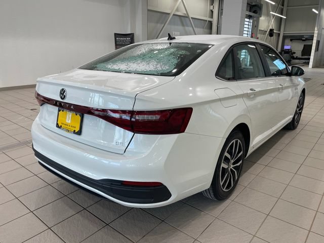 Used 2025 Volkswagen Jetta SE FWD image 7