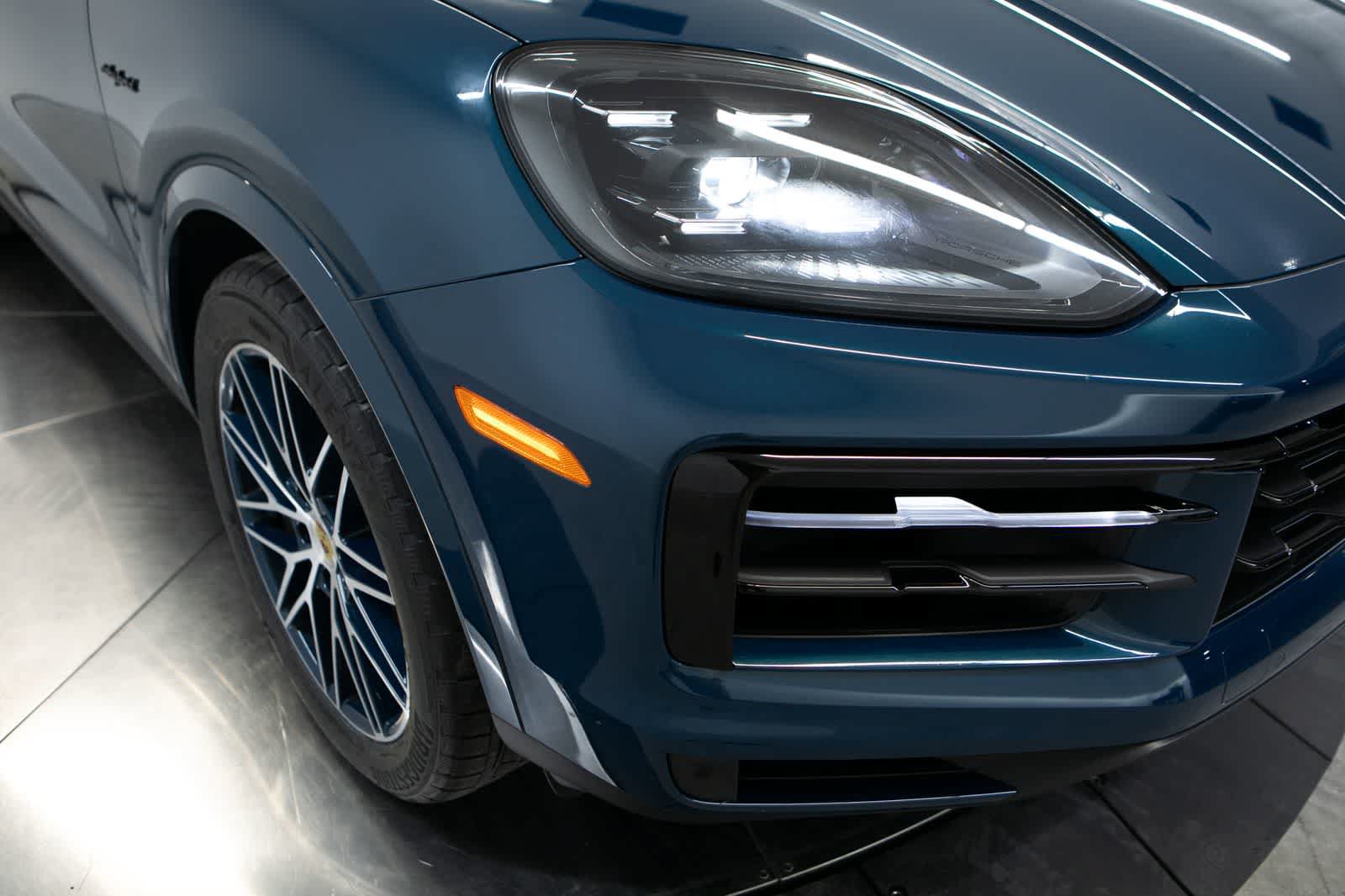 Certified 2024 Porsche Cayenne Coupe AWD/4WD image 12