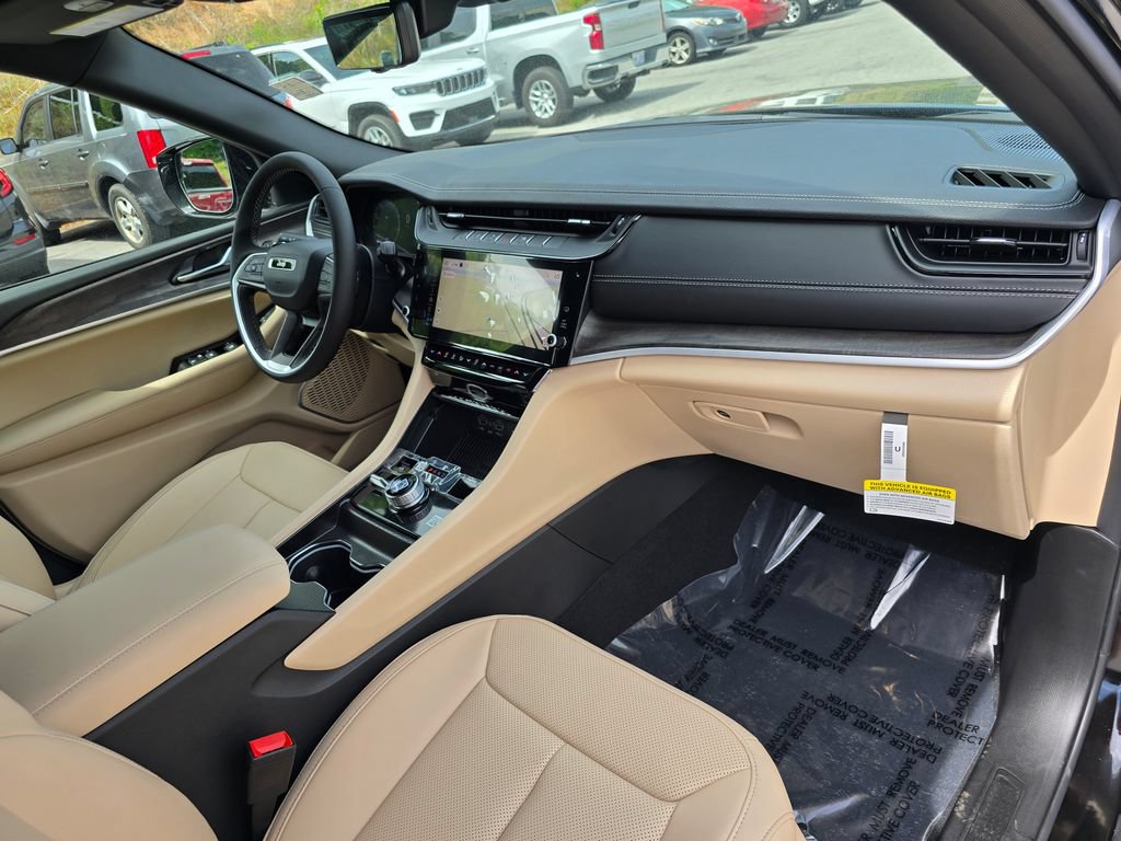 New 2026 Jeep Grand Cherokee L Limited w/ Luxury Tech Group II AWD/4WD image 29