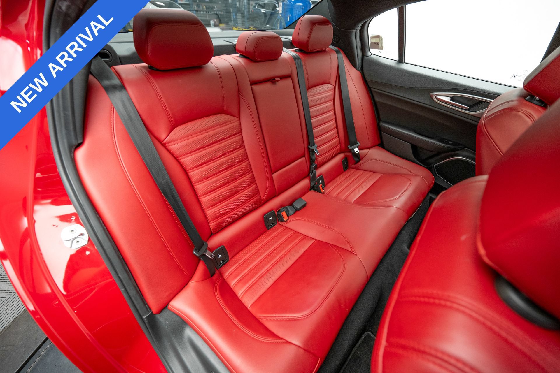 Used 2023 Alfa Romeo Giulia Veloce AWD/4WD image 15