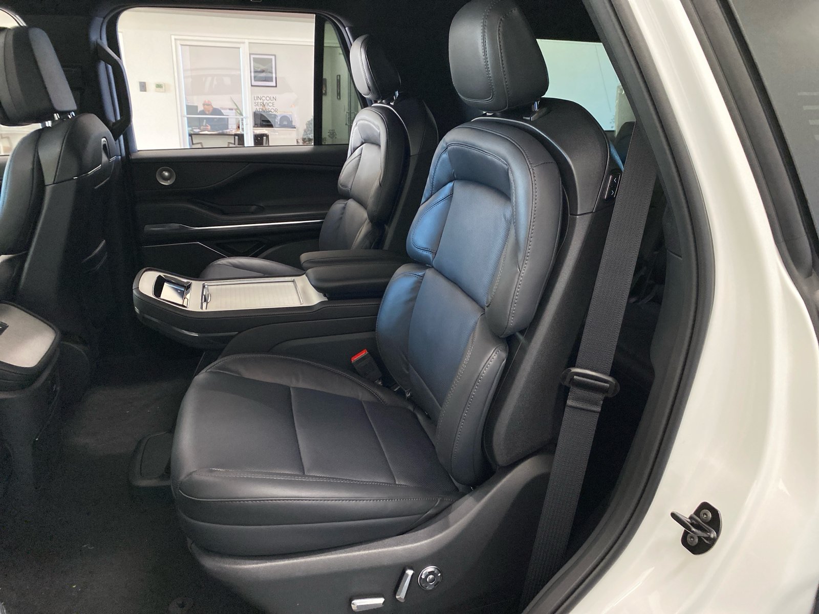 New 2025 Lincoln Navigator Reserve w/ Jet Appearance Package AWD/4WD image 12