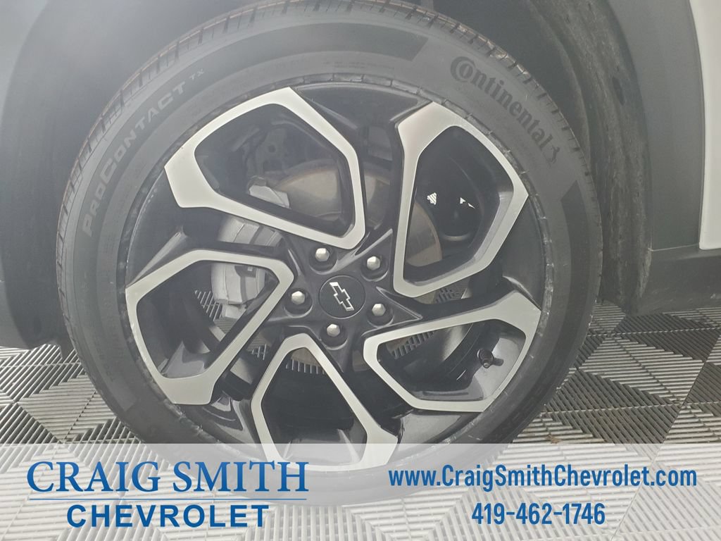 Used 2024 Chevrolet Trax RS w/ Sunroof Package FWD image 30