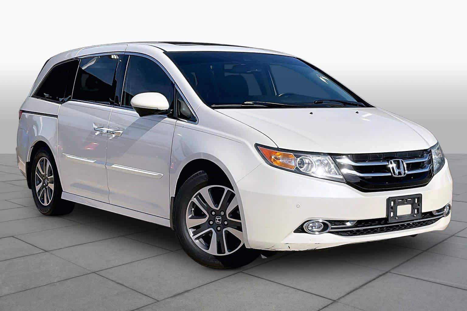Used 2015 Honda Odyssey Touring Elite image 4