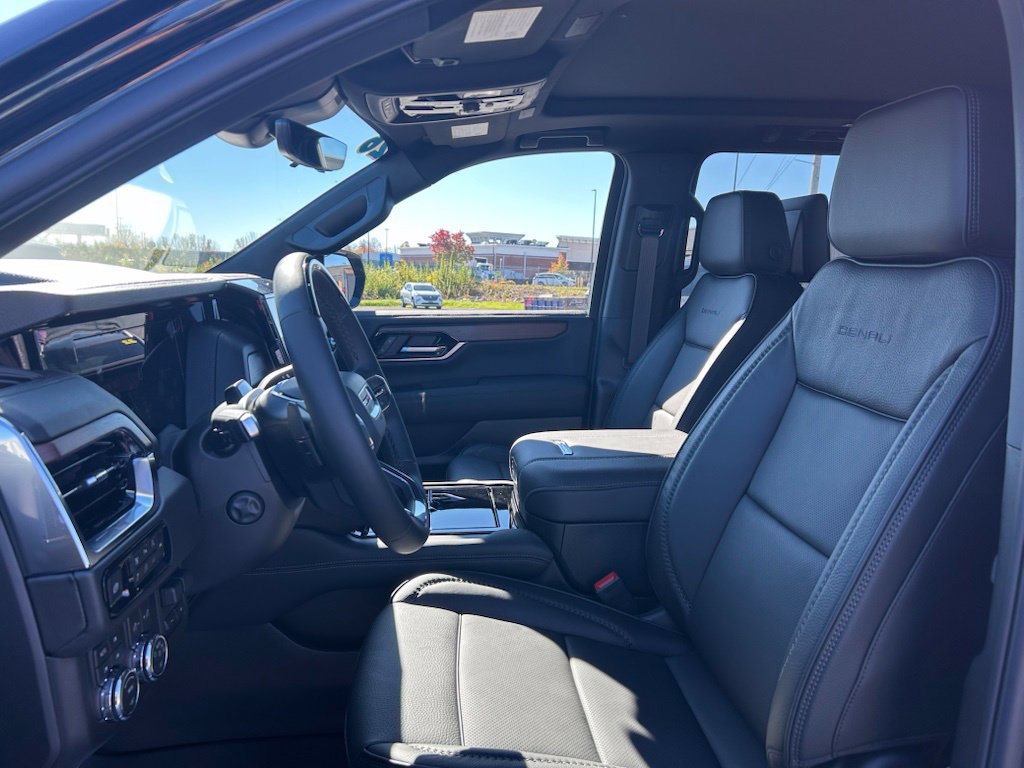 New 2026 GMC Yukon XL Denali w/ Denali Reserve Package AWD/4WD image 9