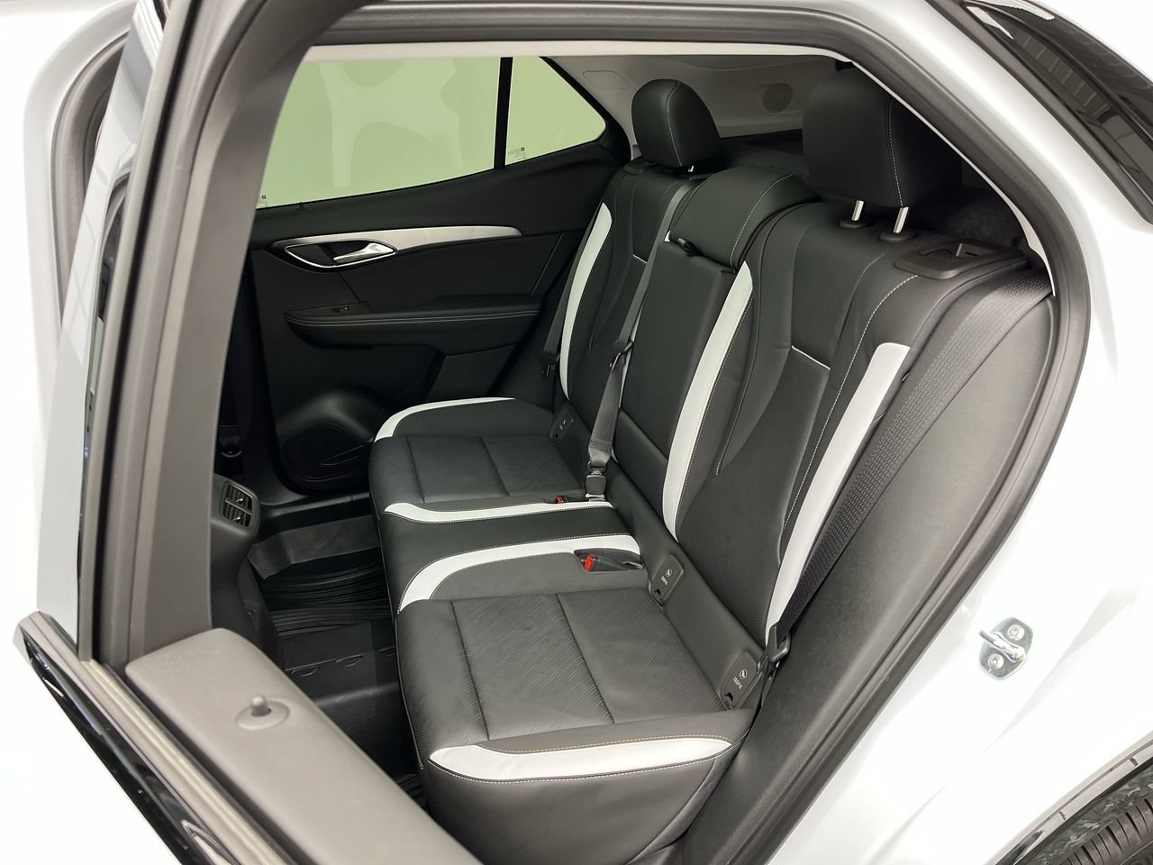 Used 2026 Buick Envision Sport Touring AWD/4WD image 12