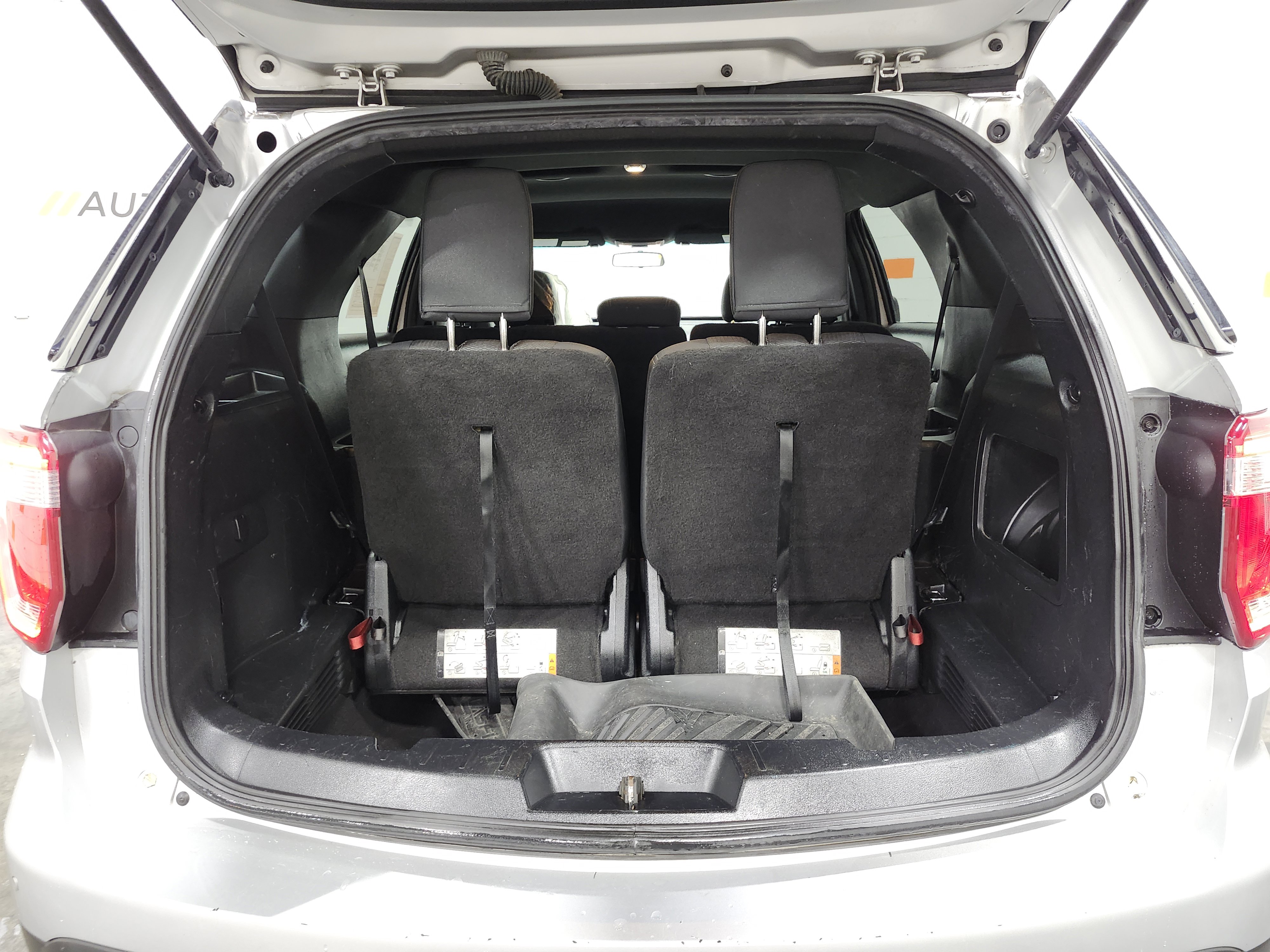 Used 2017 Ford Explorer XLT AWD/4WD image 23