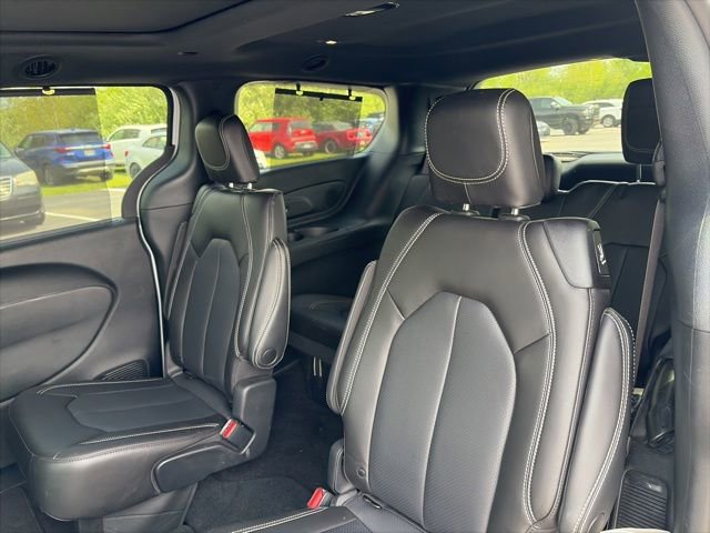 Used 2023 Chrysler Pacifica Touring-L w/ Uconnect Theater Family Group AWD/4WD image 13
