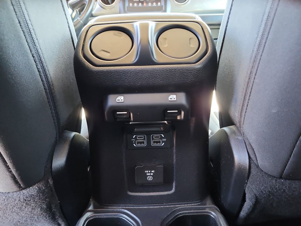 Used 2019 Jeep Wrangler Unlimited Sahara image 12