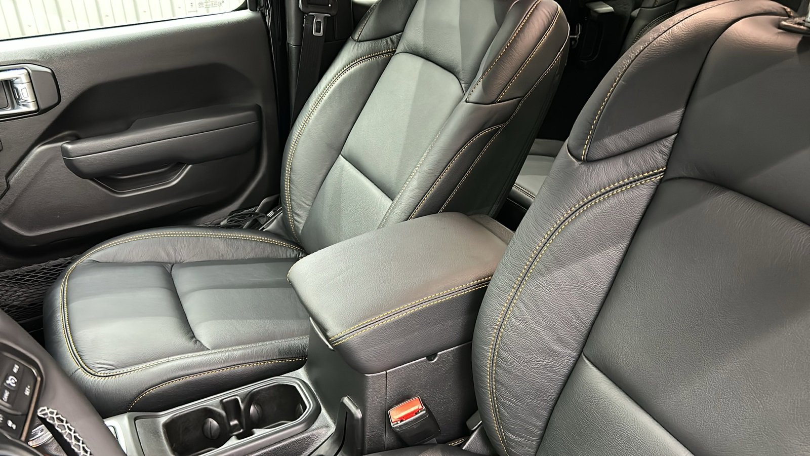 Used 2025 Jeep Wrangler Willys 4xe image 27