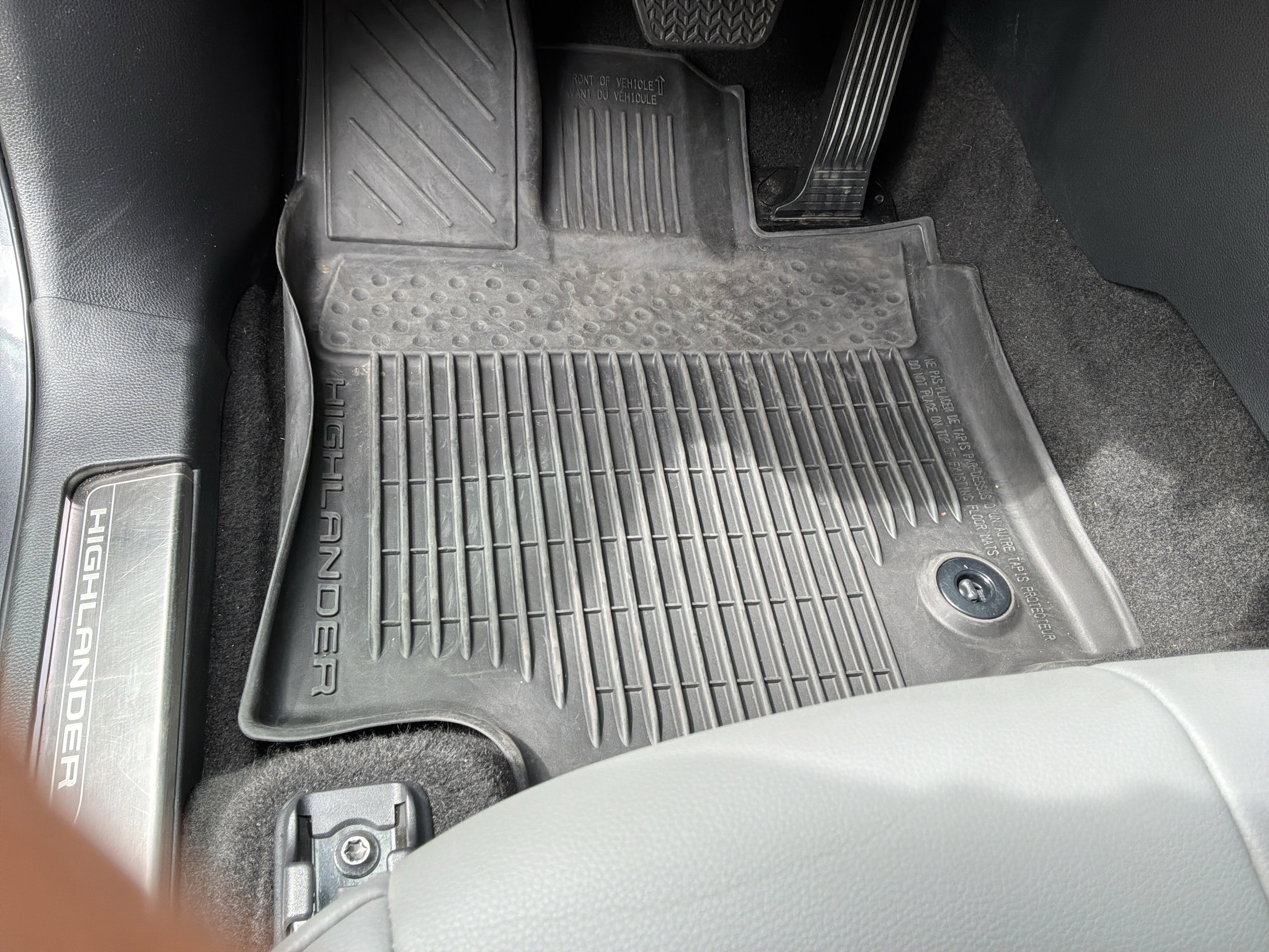 Used 2023 Toyota Highlander XLE FWD image 17
