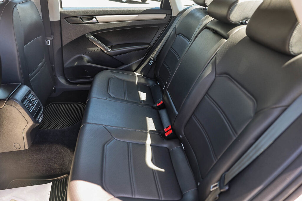 Used 2020 Volkswagen Passat 2.0T SE image 8