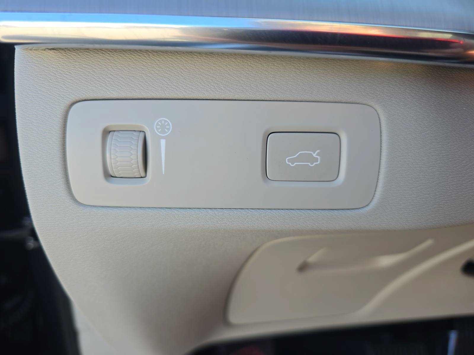Used 2022 Volvo XC90 T5 Momentum FWD image 25