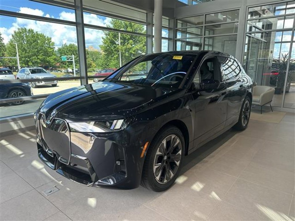 New 2026 BMW iX xDrive60 w/ M Sport Package image 3