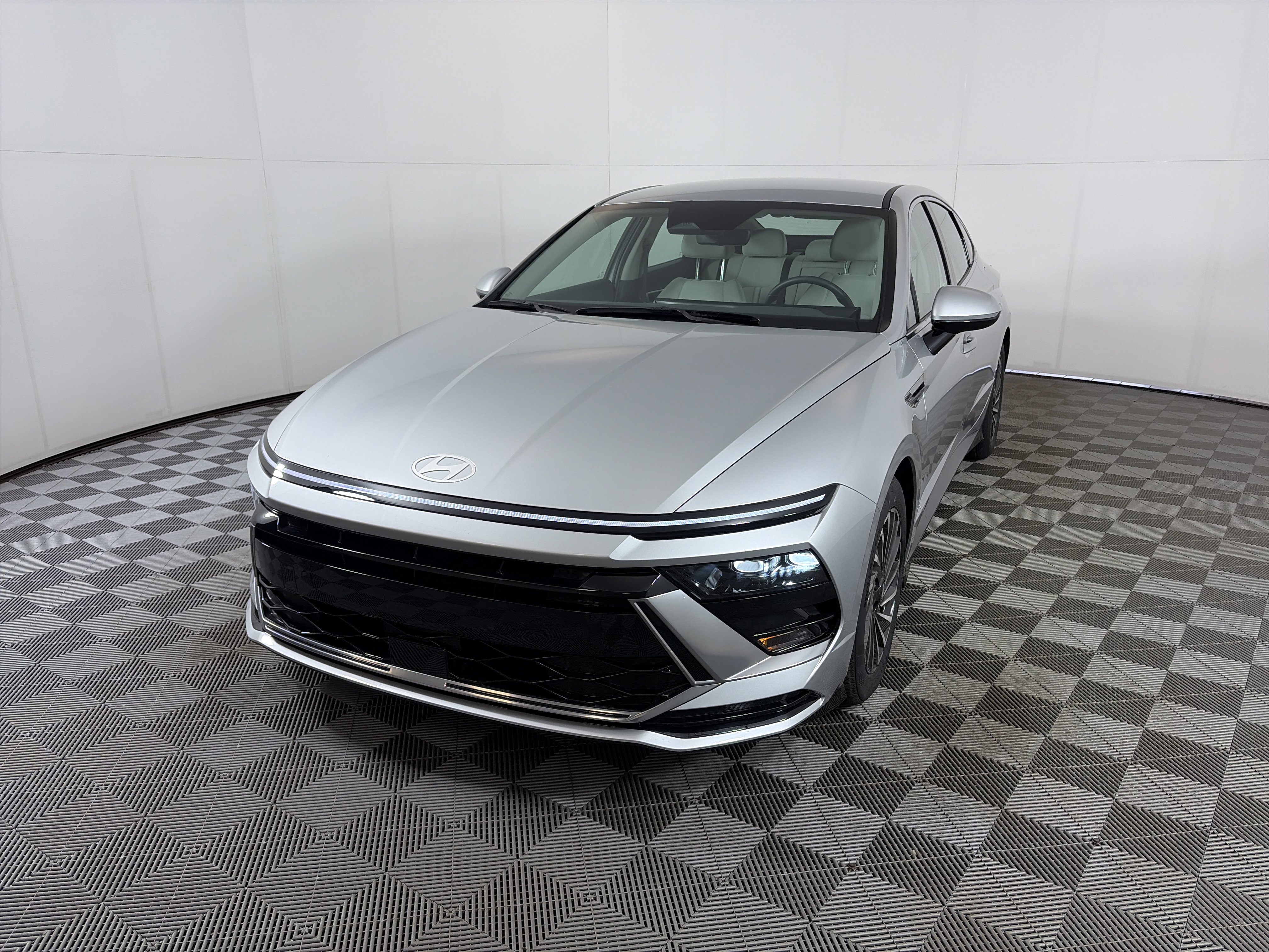 New 2025 Hyundai Sonata SEL FWD image 2