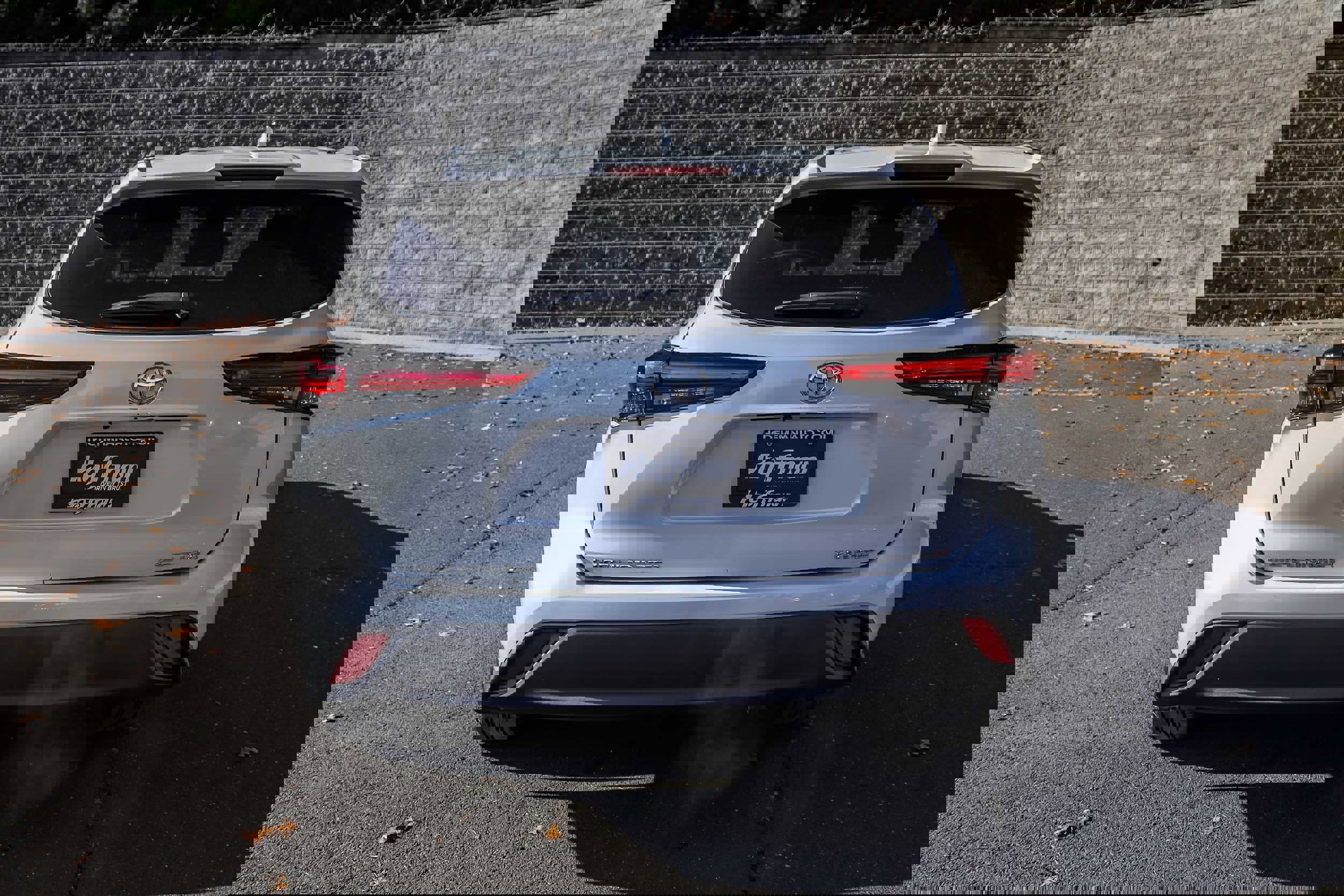 Used 2022 Toyota Highlander XLE image 8