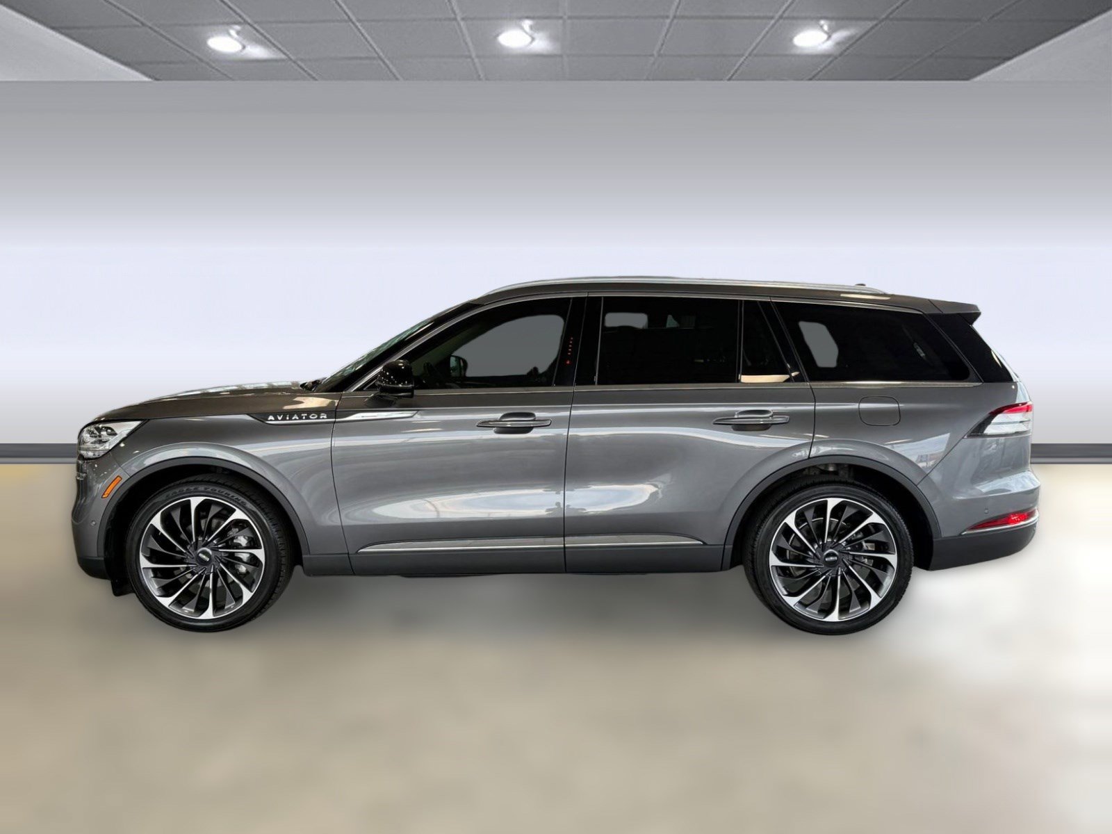 Used 2023 Lincoln Aviator Reserve w/ Equipment Group 201A RWD image 2