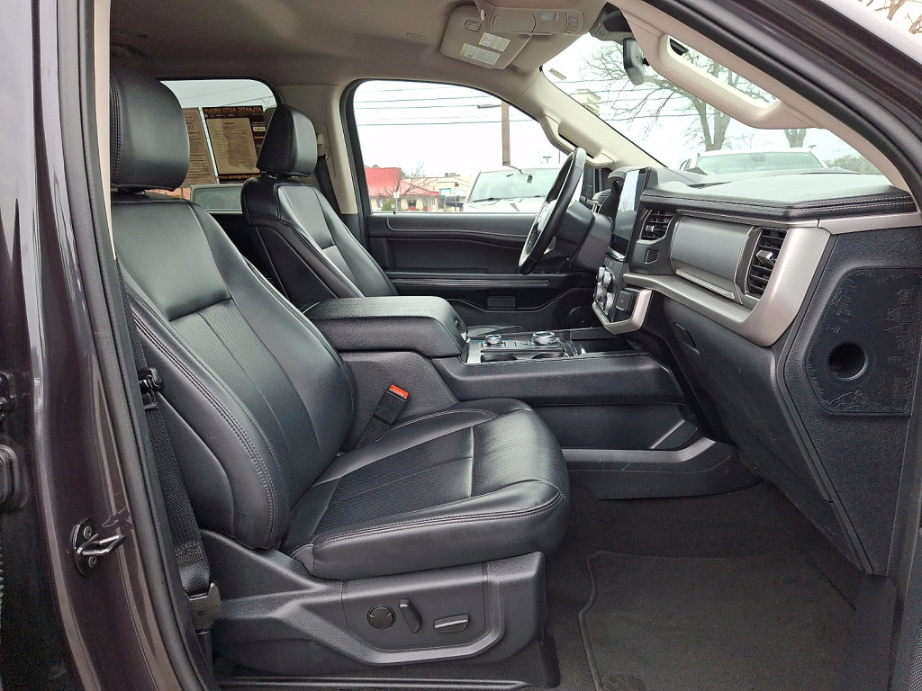 Used 2024 Ford Expedition XLT image 13