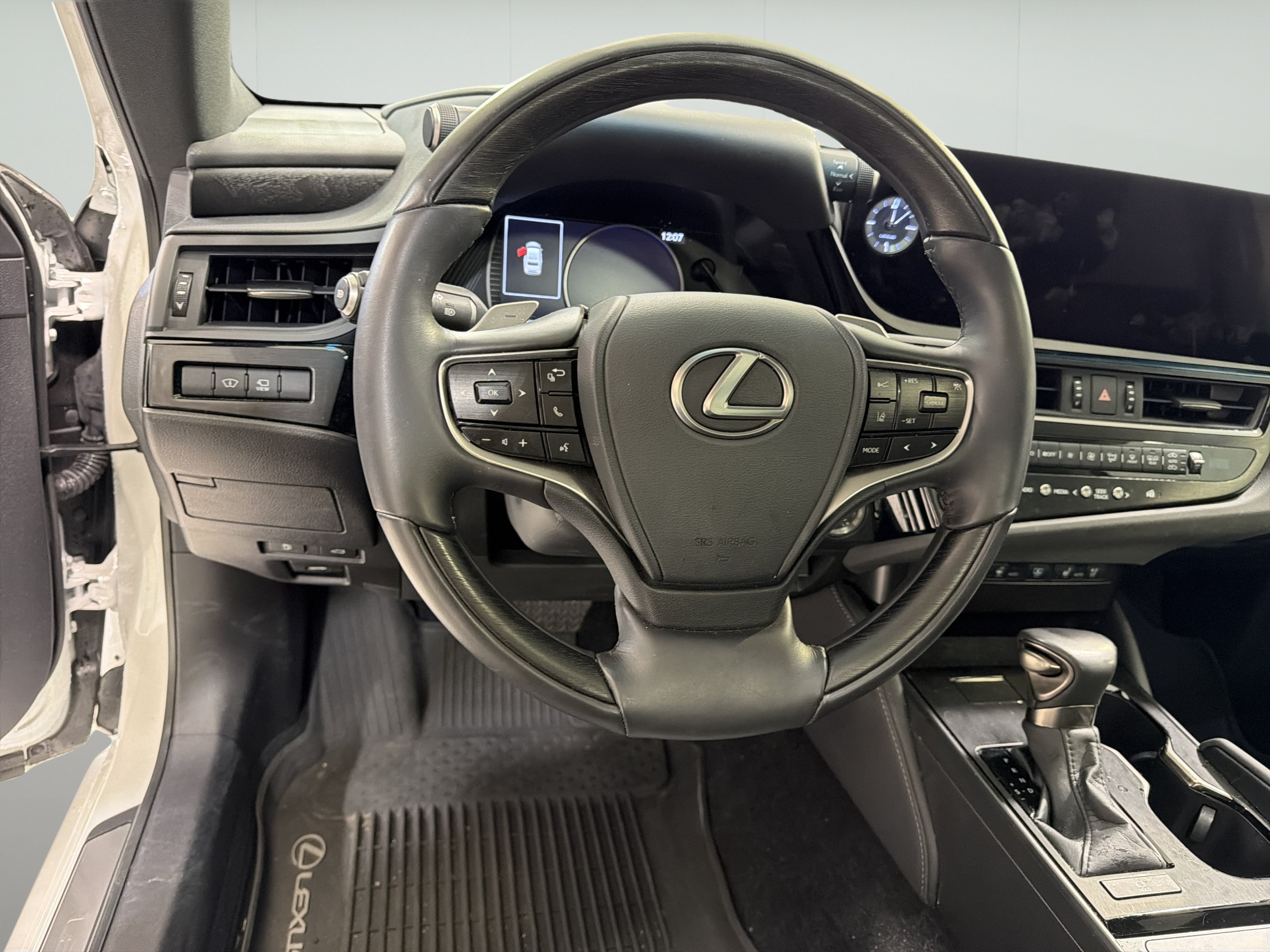 Used 2025 Lexus ES 350 Ultra Luxury w/ Accessory Package (Z2) FWD image 15