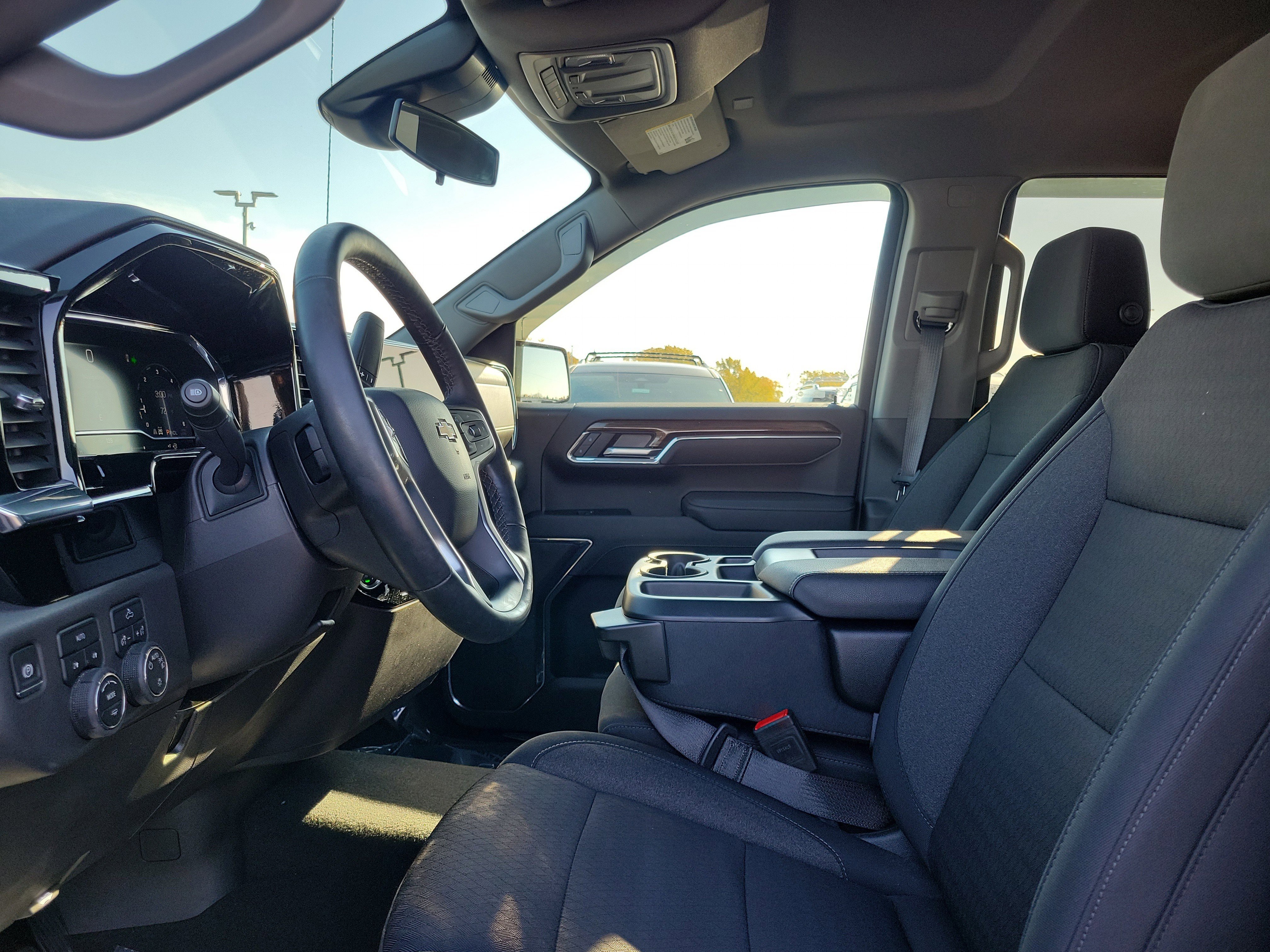 Used 2025 Chevrolet Silverado 1500 LT image 15