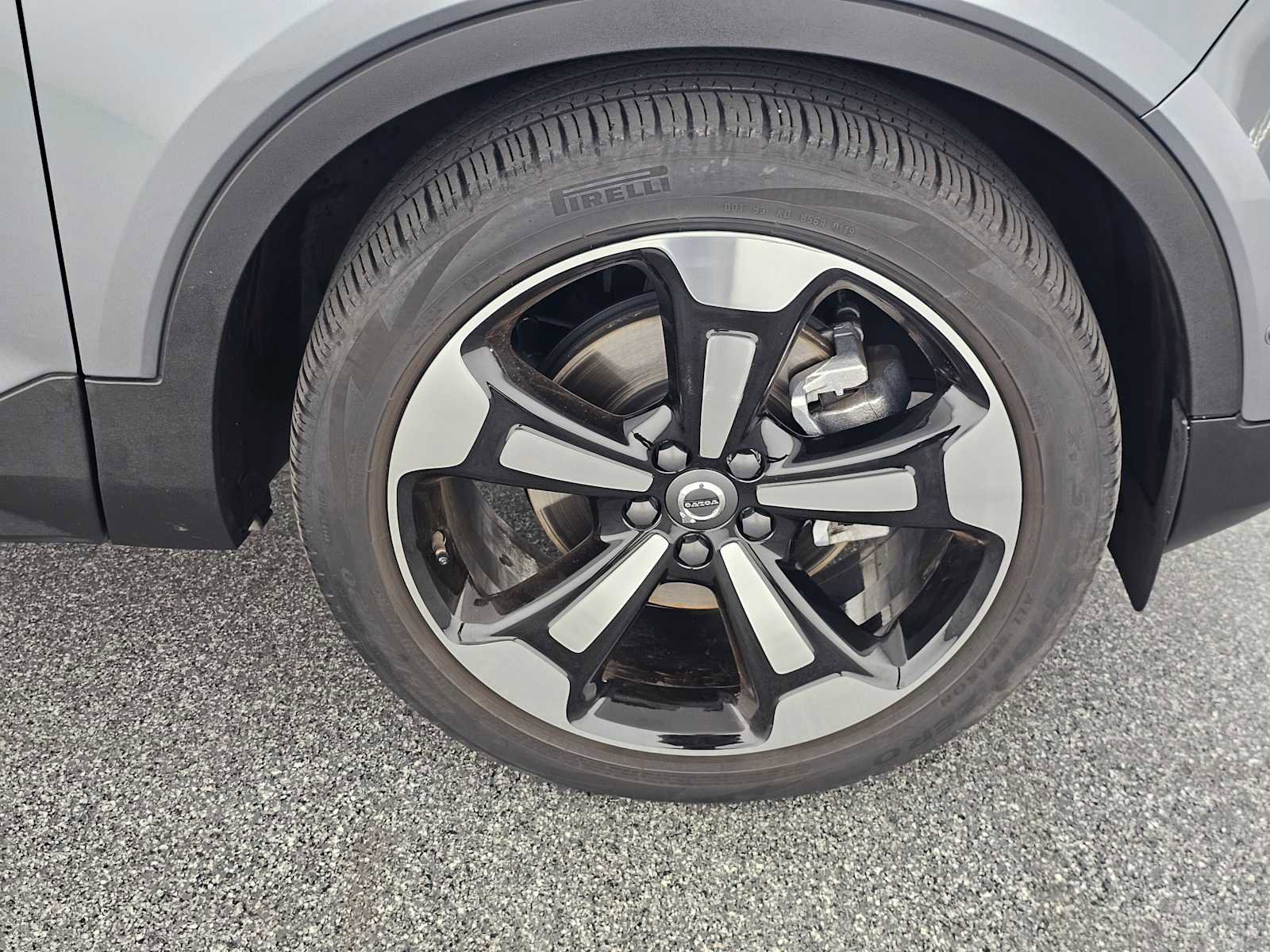 Used 2019 Volvo XC40 T5 Momentum image 9