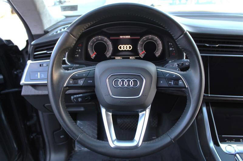 Used 2020 Audi Q8 Prestige w/ Prestige Package image 16