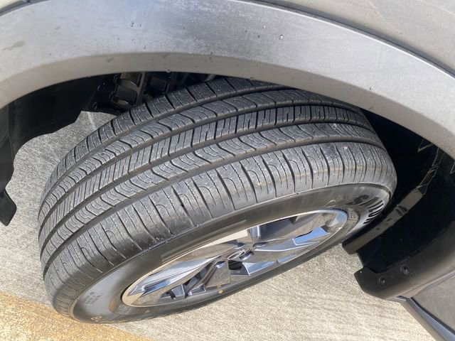 Used 2025 Nissan Rogue SV FWD image 32