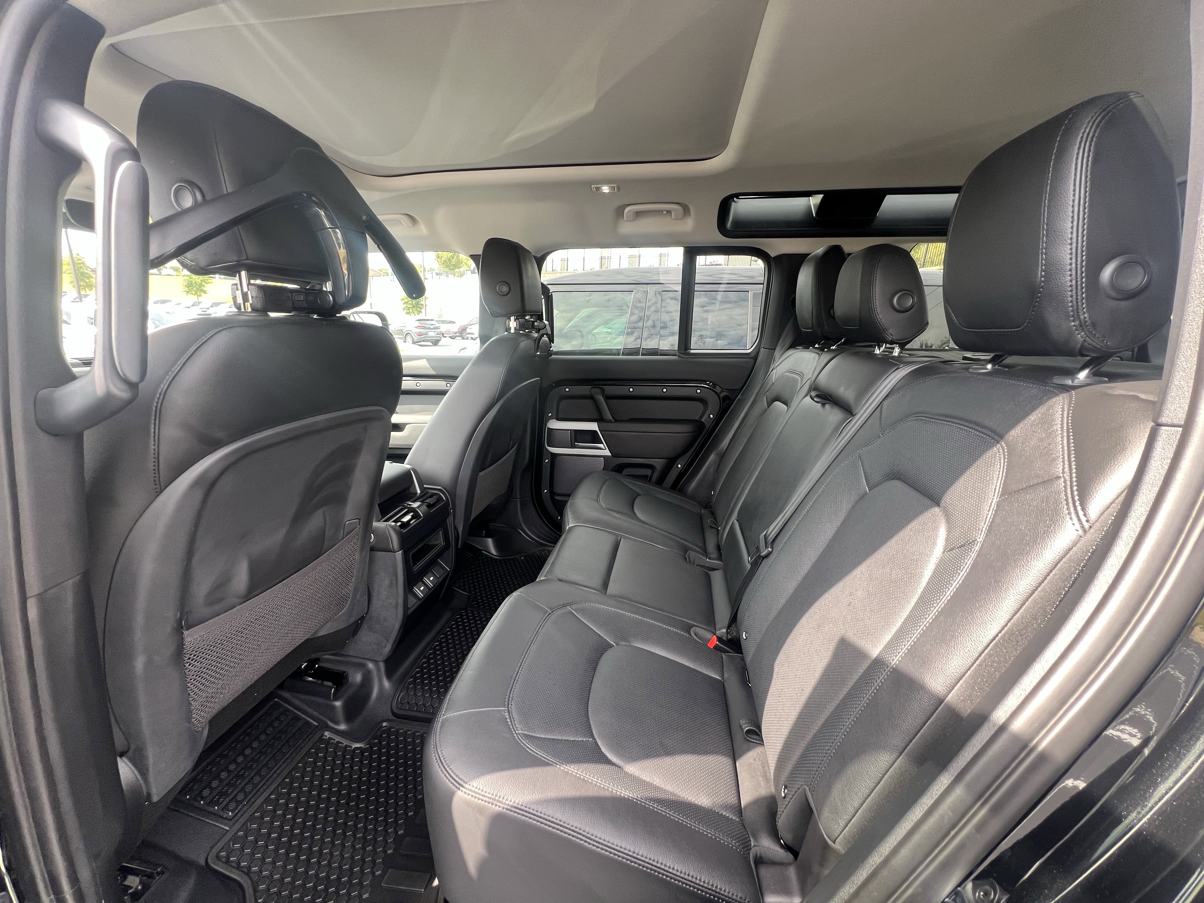 Used 2024 Land Rover Defender 110 S image 31
