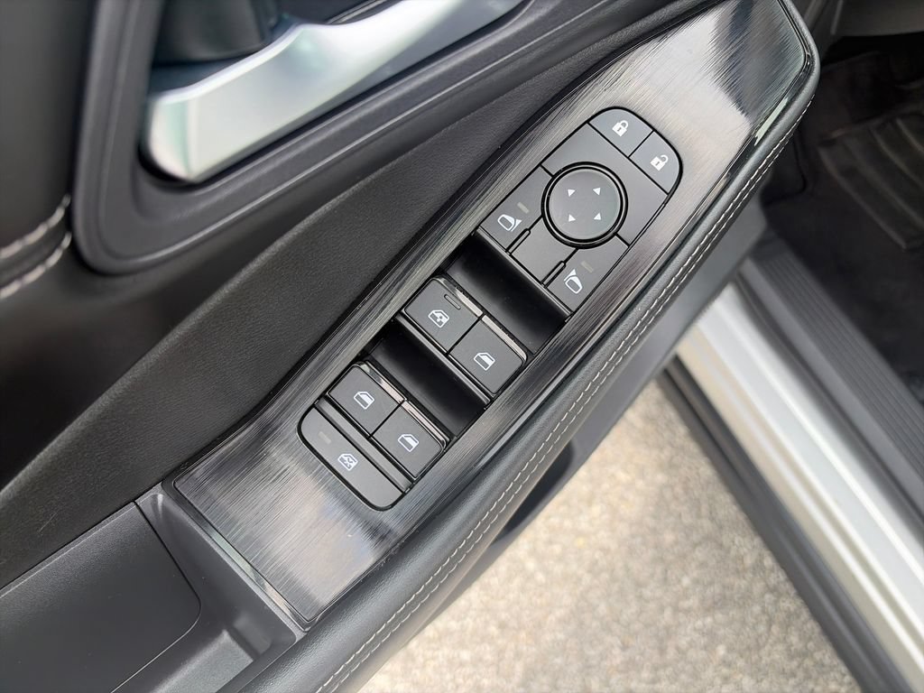 Used 2023 Nissan Rogue SV w/ SV Premium B Package FWD image 12