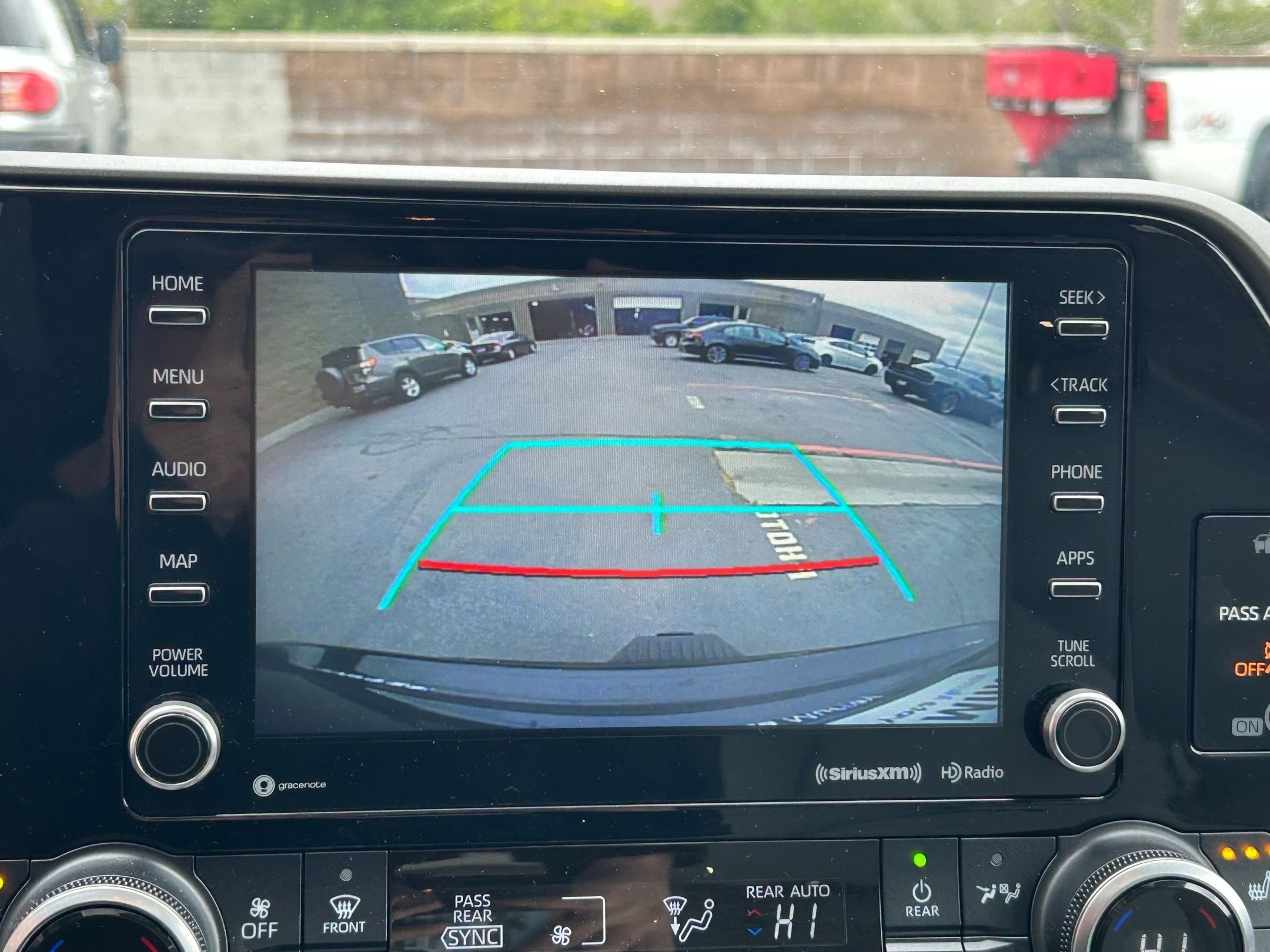 Used 2022 Toyota Highlander XLE AWD/4WD image 22