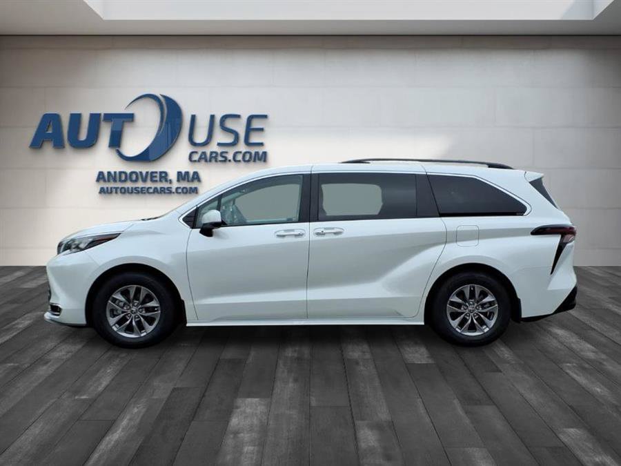 Used 2024 Toyota Sienna XLE w/ XLE Plus Package AWD/4WD image 2