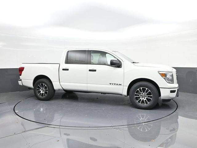 Used 2022 Nissan Titan SV image 17