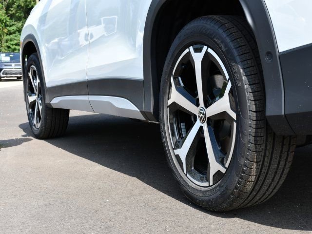 New 2025 Volkswagen Tiguan SE image 9