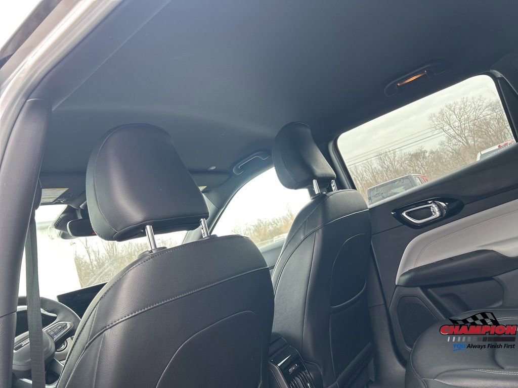 Used 2025 Jeep Compass Limited image 12