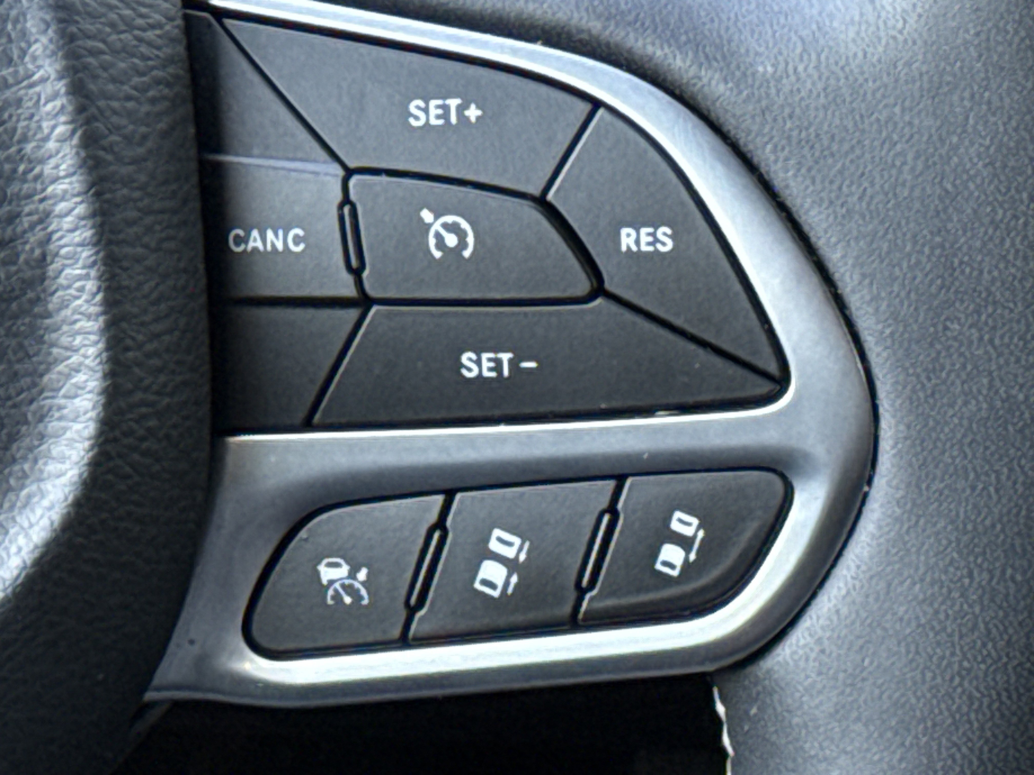 Used 2025 Chrysler Pacifica Select FWD image 19