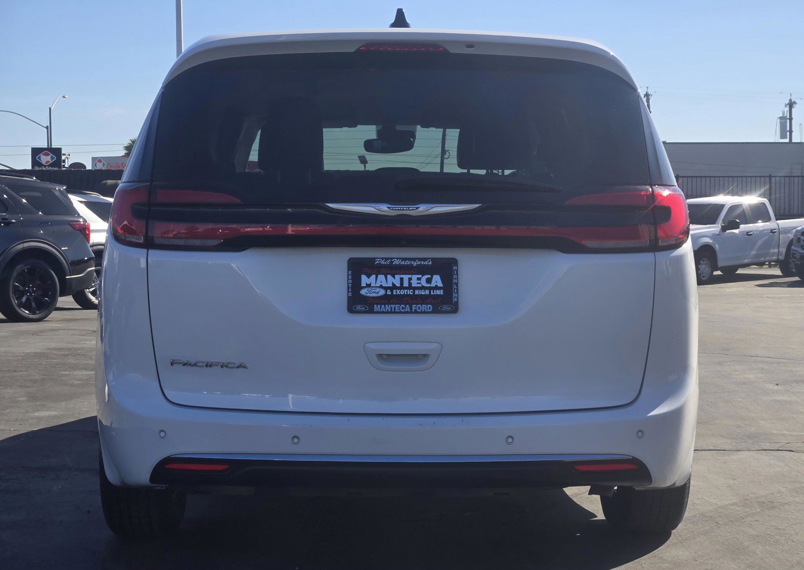 Used 2024 Chrysler Pacifica Touring-L image 5