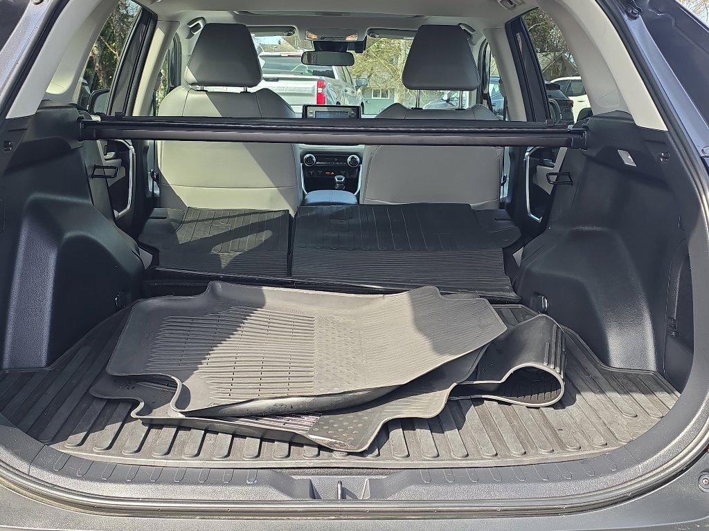 Used 2021 Toyota RAV4 XLE Premium AWD/4WD image 10