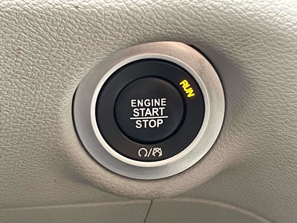 Certified 2017 Chrysler Pacifica Touring-L FWD image 33