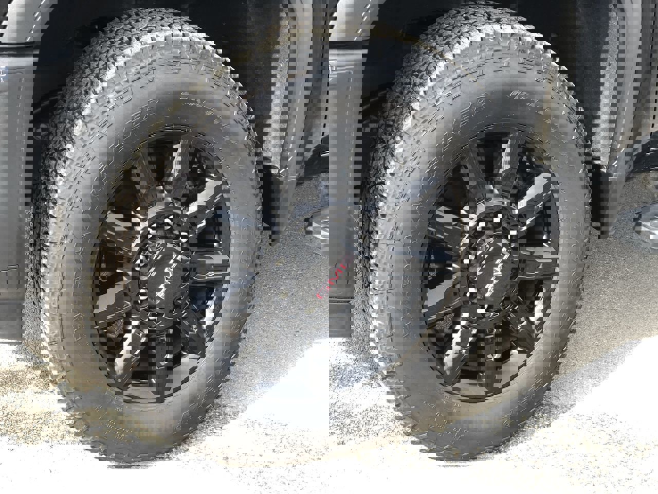 Used 2024 GMC Sierra 2500 AT4 w/ AT4 Preferred Package image 2