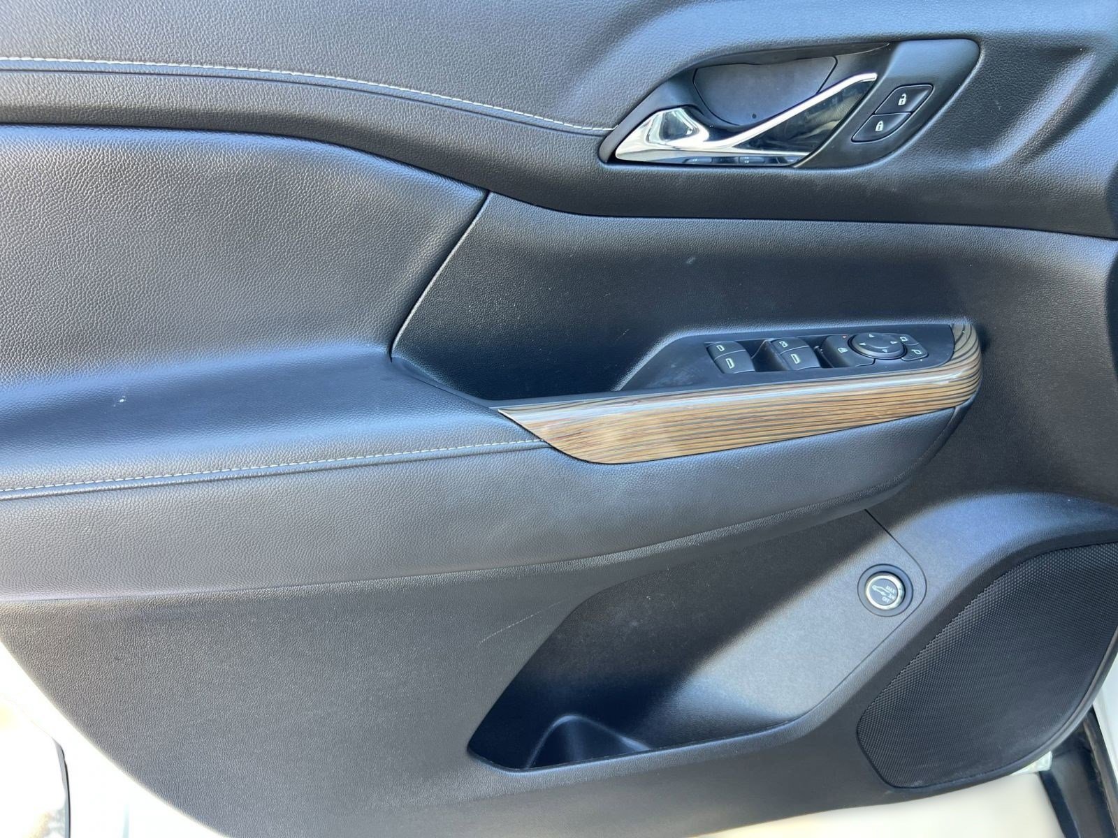 Certified 2023 GMC Acadia SLE w/ Driver Convenience Package image 13