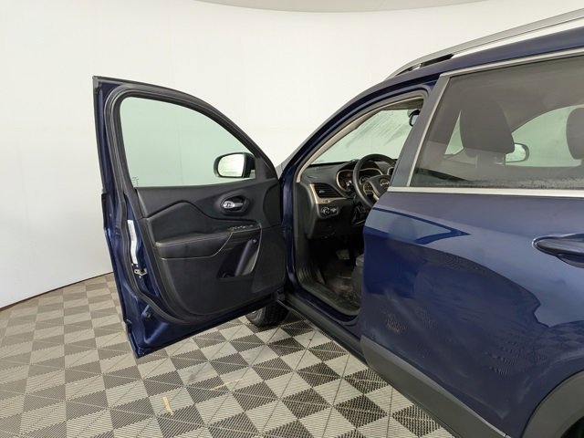 Used 2016 Jeep Cherokee Limited image 10