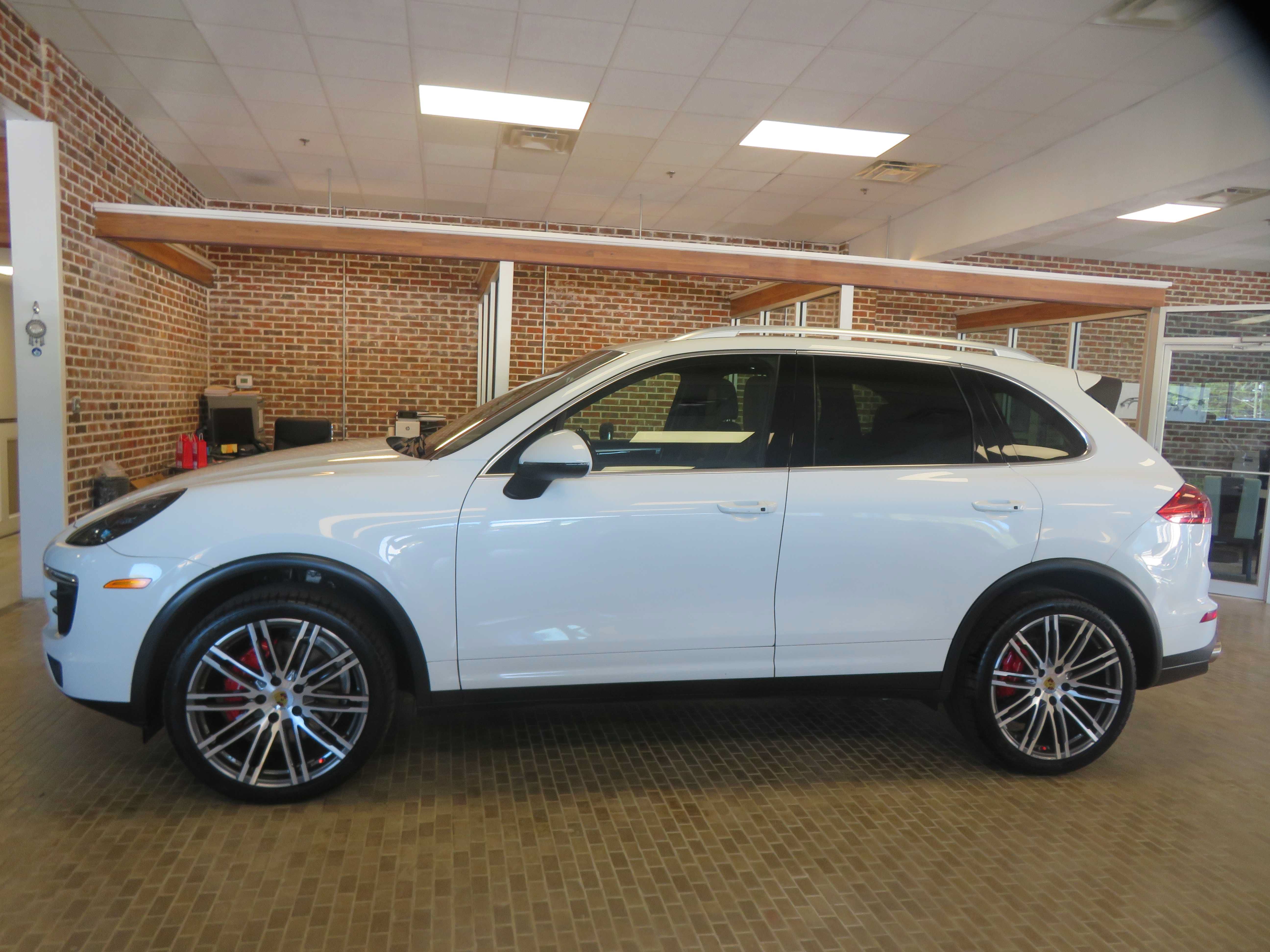 Used 2015 Porsche Cayenne S AWD/4WD image 75