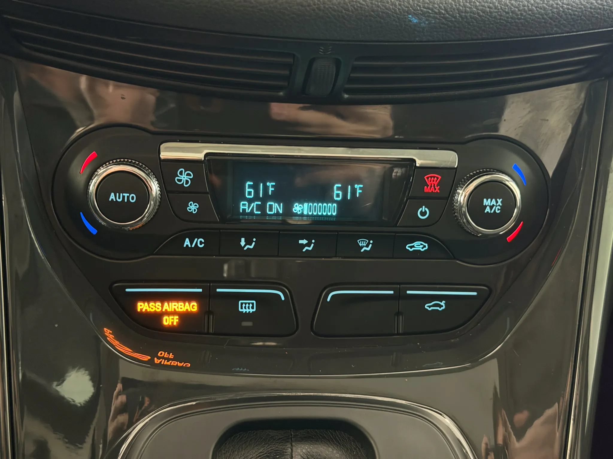 Used 2015 Ford Escape Titanium FWD image 39