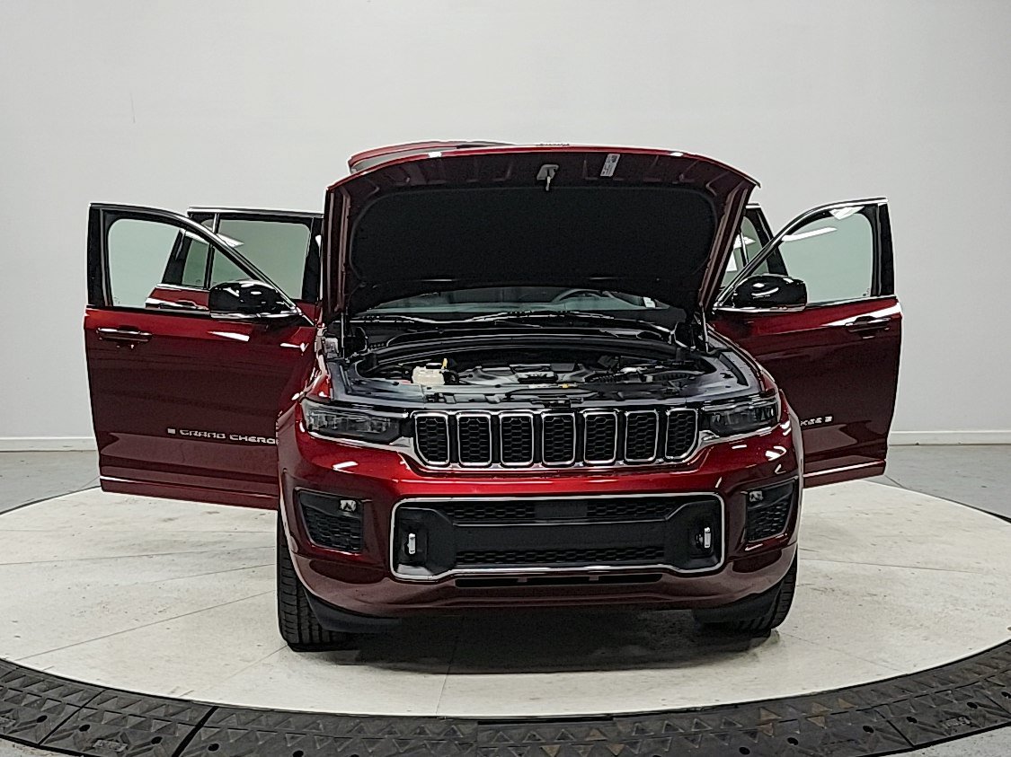 Used 2023 Jeep Grand Cherokee Overland AWD/4WD image 20