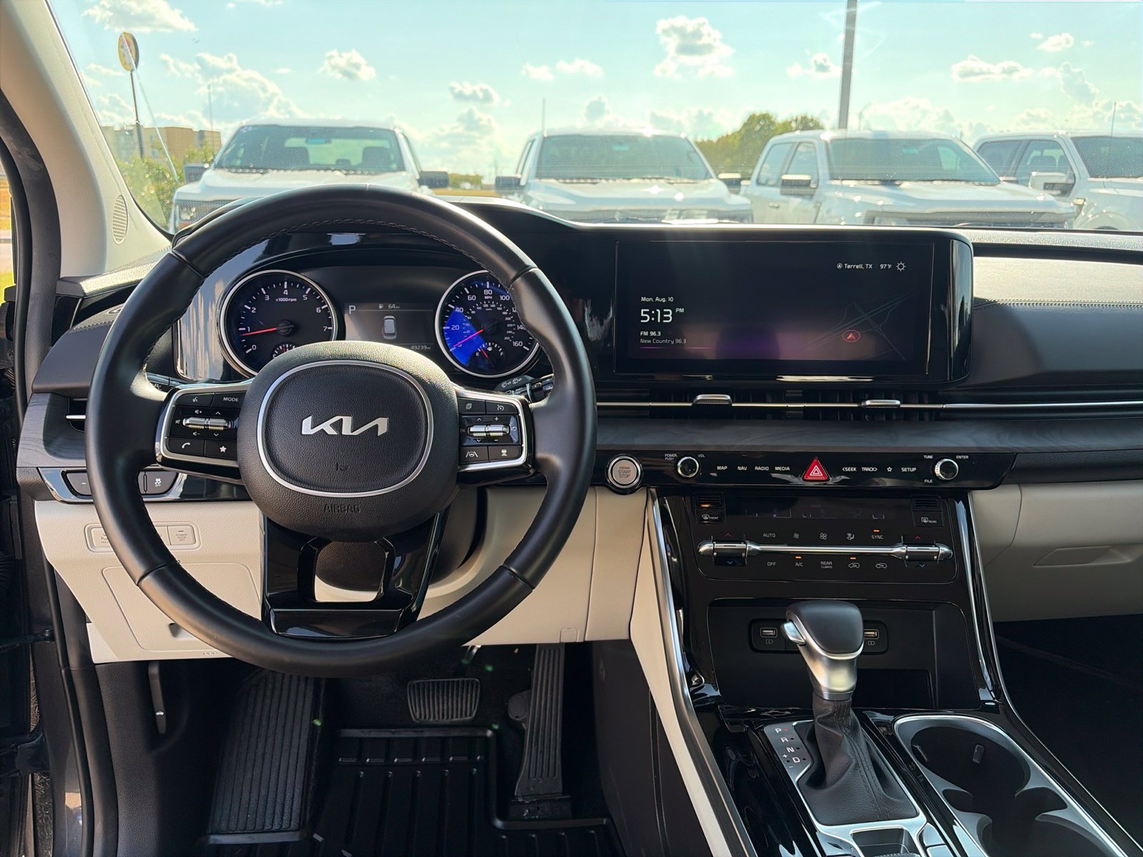 Used 2024 Kia Carnival EX FWD image 17